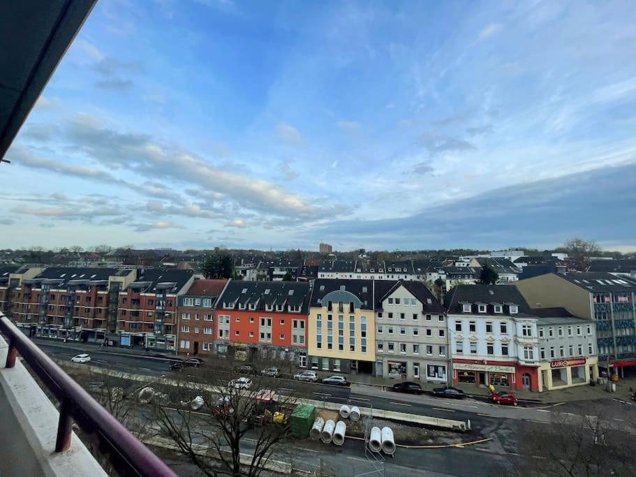 Grosse 3-Zimmer Wohnung, Zentrale Lage. Mülheim an der Ruhr Buitenkant foto