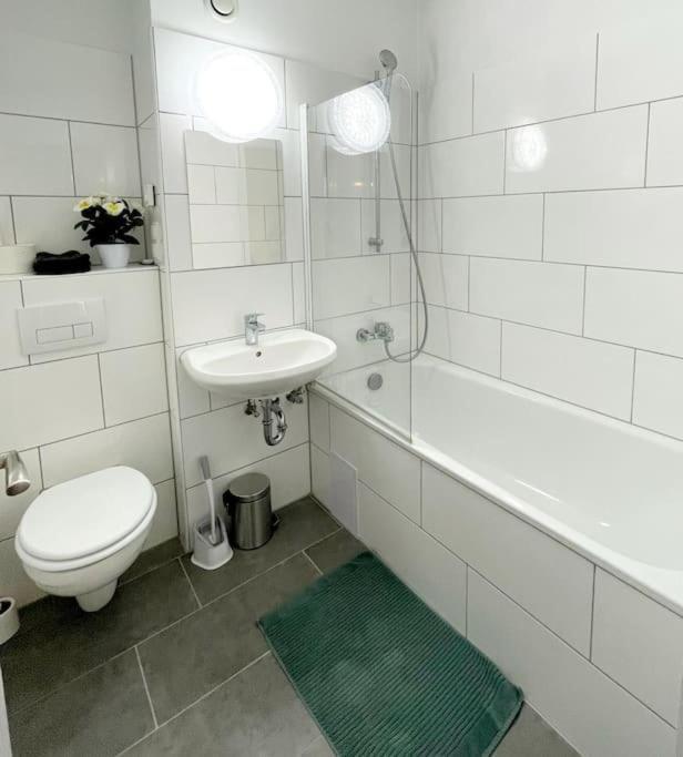 Grosse 3-Zimmer Wohnung, Zentrale Lage. Mülheim an der Ruhr Buitenkant foto