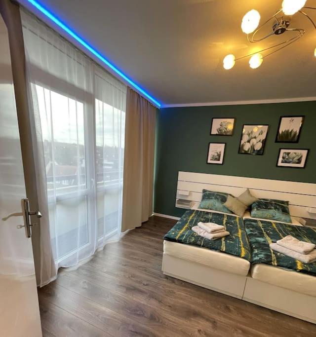 Grosse 3-Zimmer Wohnung, Zentrale Lage. Mülheim an der Ruhr Buitenkant foto