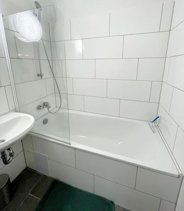 Grosse 3-Zimmer Wohnung, Zentrale Lage. Mülheim an der Ruhr Buitenkant foto