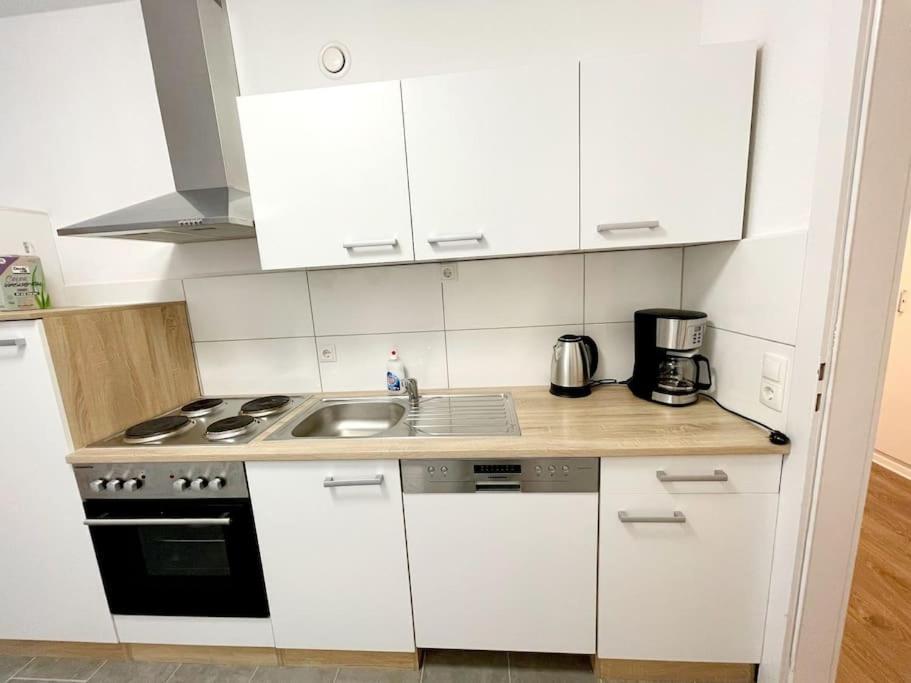 Grosse 3-Zimmer Wohnung, Zentrale Lage. Mülheim an der Ruhr Buitenkant foto