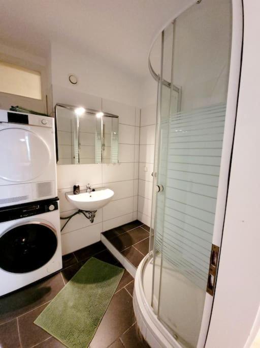 Grosse 3-Zimmer Wohnung, Zentrale Lage. Mülheim an der Ruhr Buitenkant foto