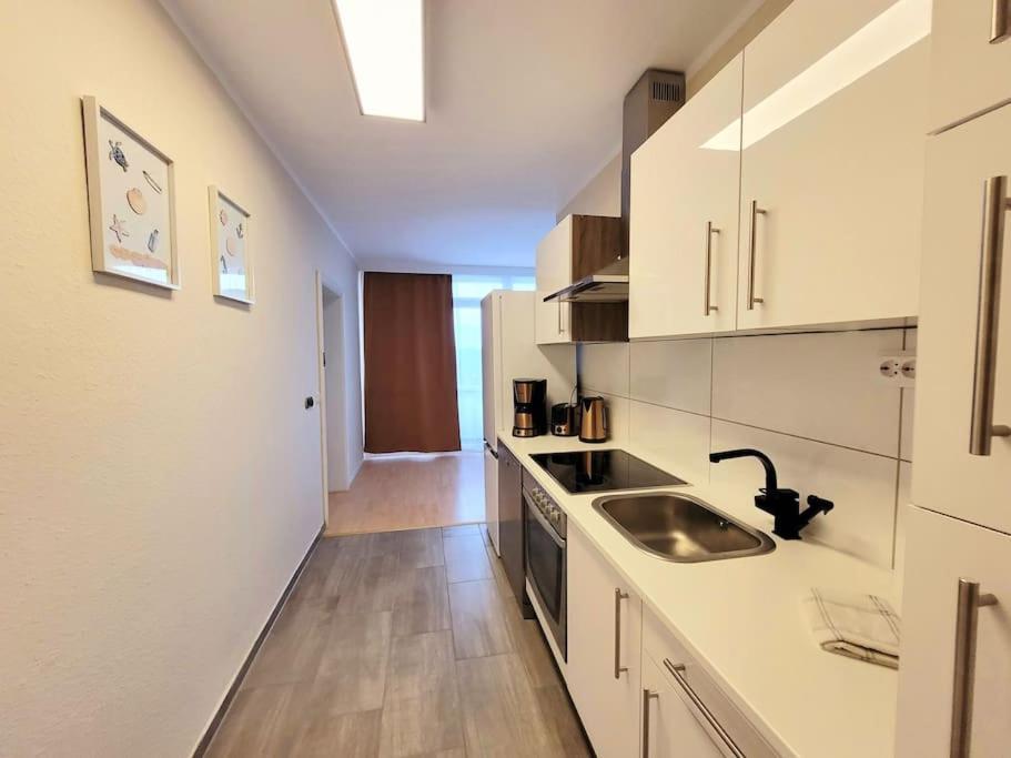Grosse 3-Zimmer Wohnung, Zentrale Lage. Mülheim an der Ruhr Buitenkant foto